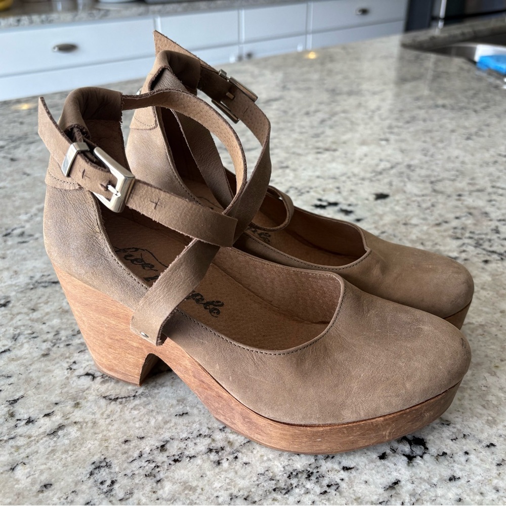 Free People Buena Vista Tan Platform Sandals Clog with Ankle Strap 38 7.5 8
